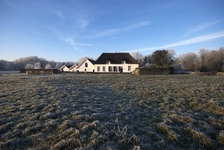 900071 Gezicht op de boerderij Goed ten Rijn (Rhijnauwenselaan 5) te Bunnik.